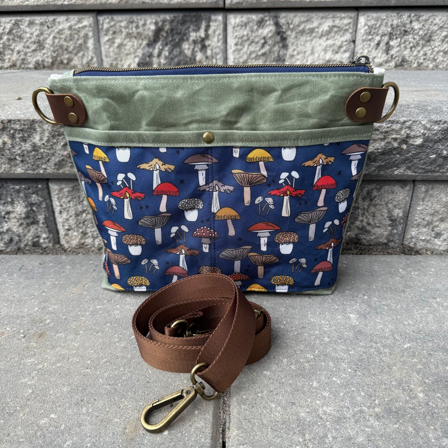 Cambridge Crossbody Bag - Mushroom