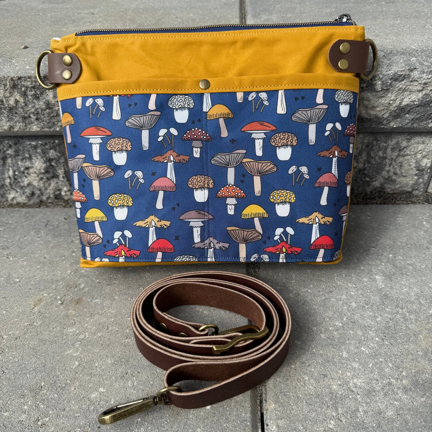 Cambridge Crossbody Bag - Mushroom