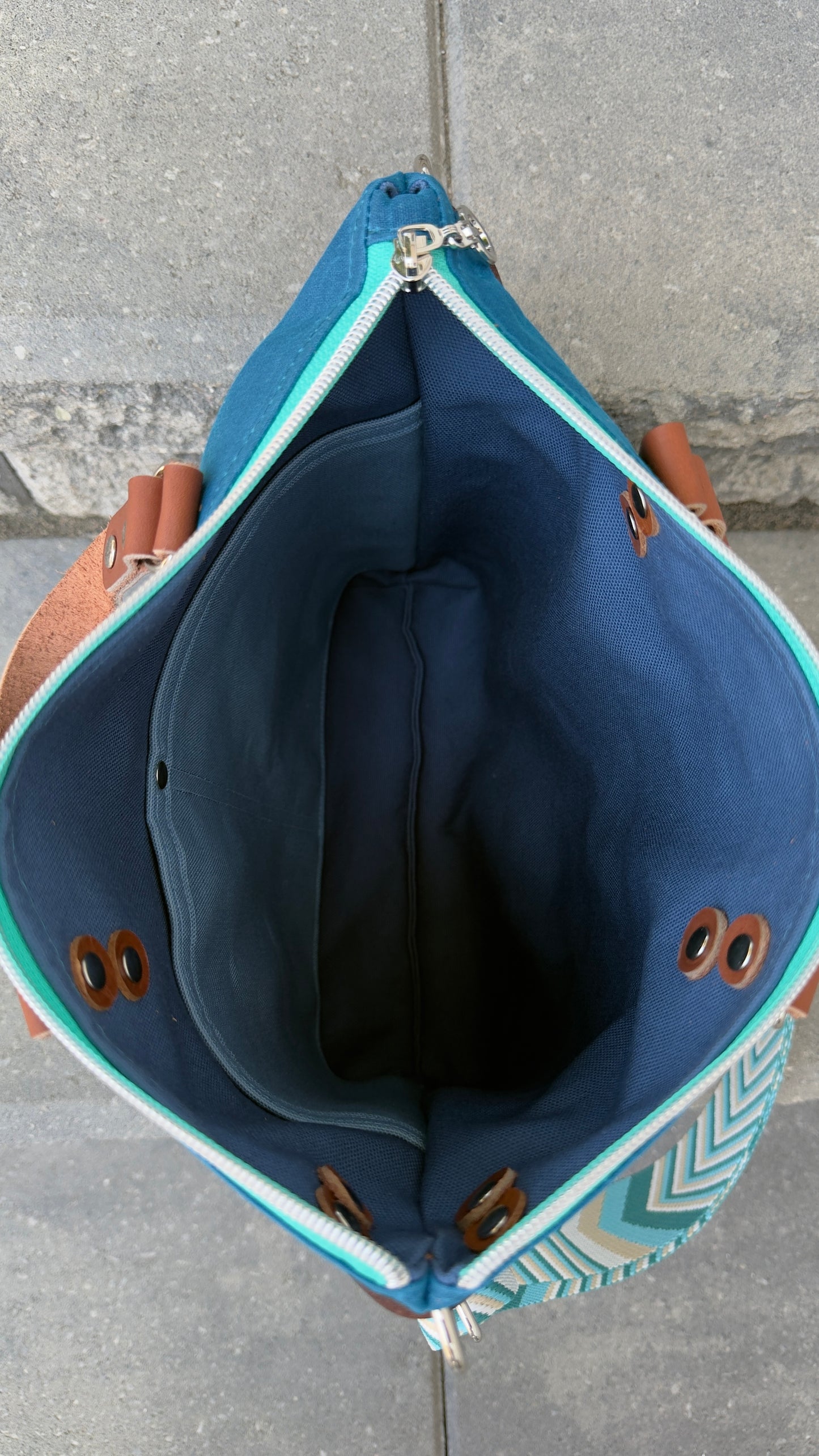 Aberdeen Tote - Turtles in the Sea