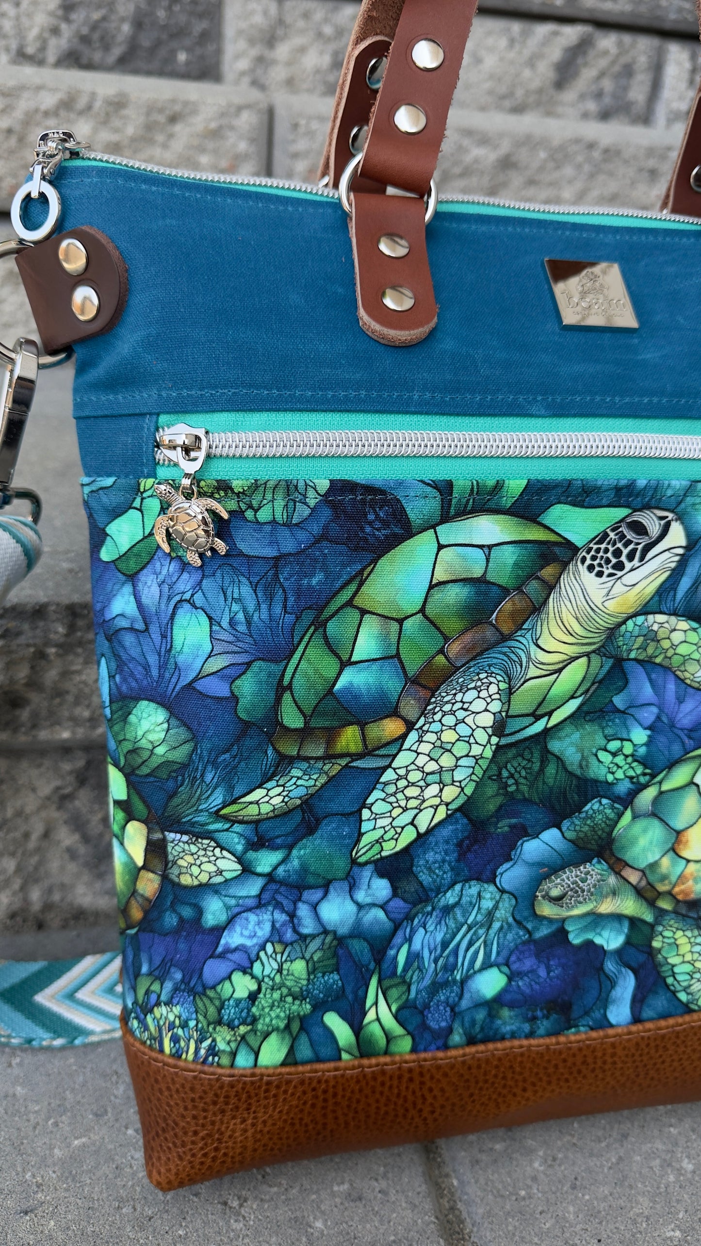 Aberdeen Tote - Turtles in the Sea