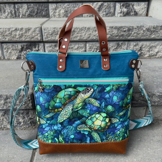 Aberdeen Tote - Turtles in the Sea