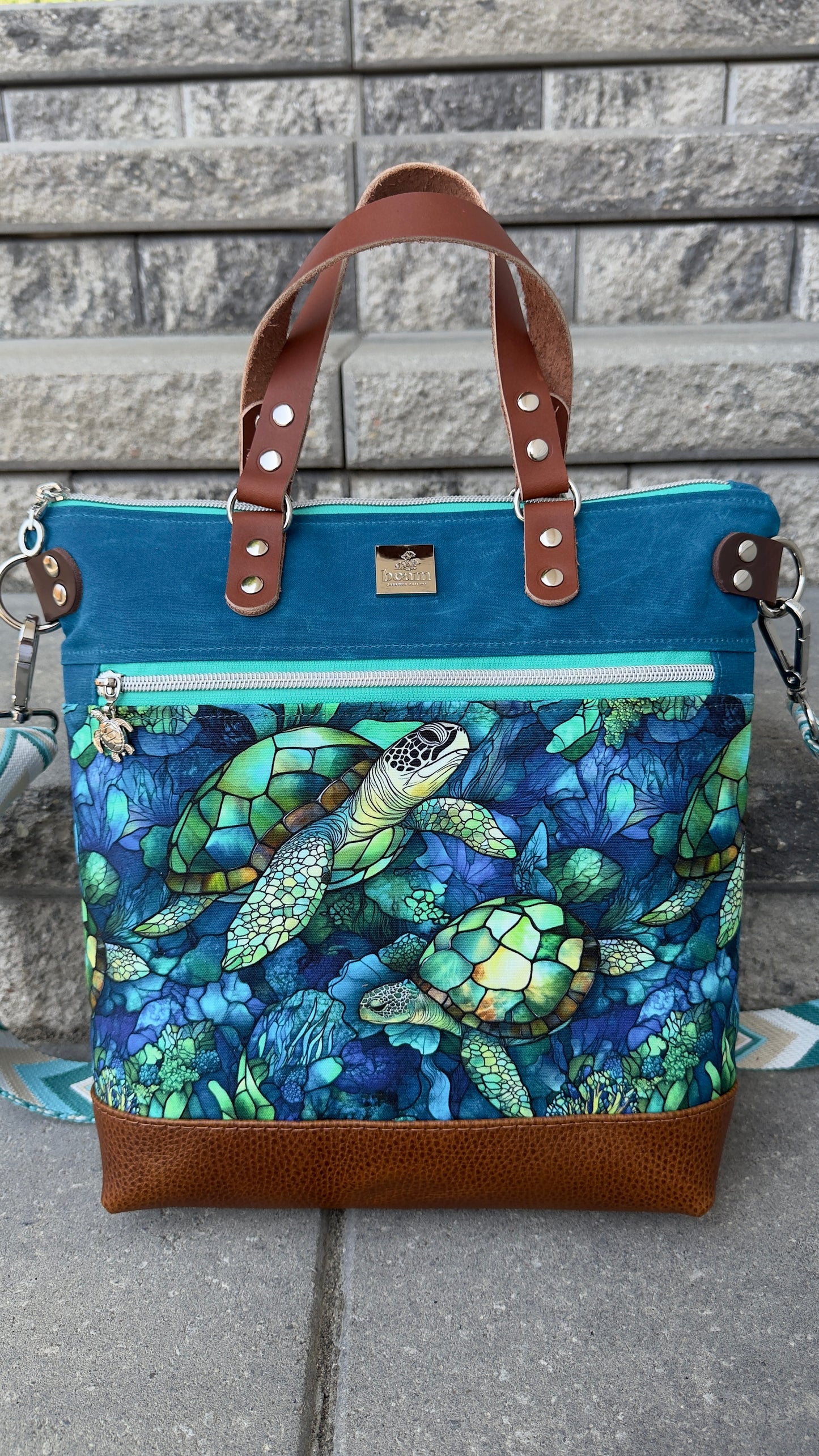 Aberdeen Tote - Turtles in the Sea