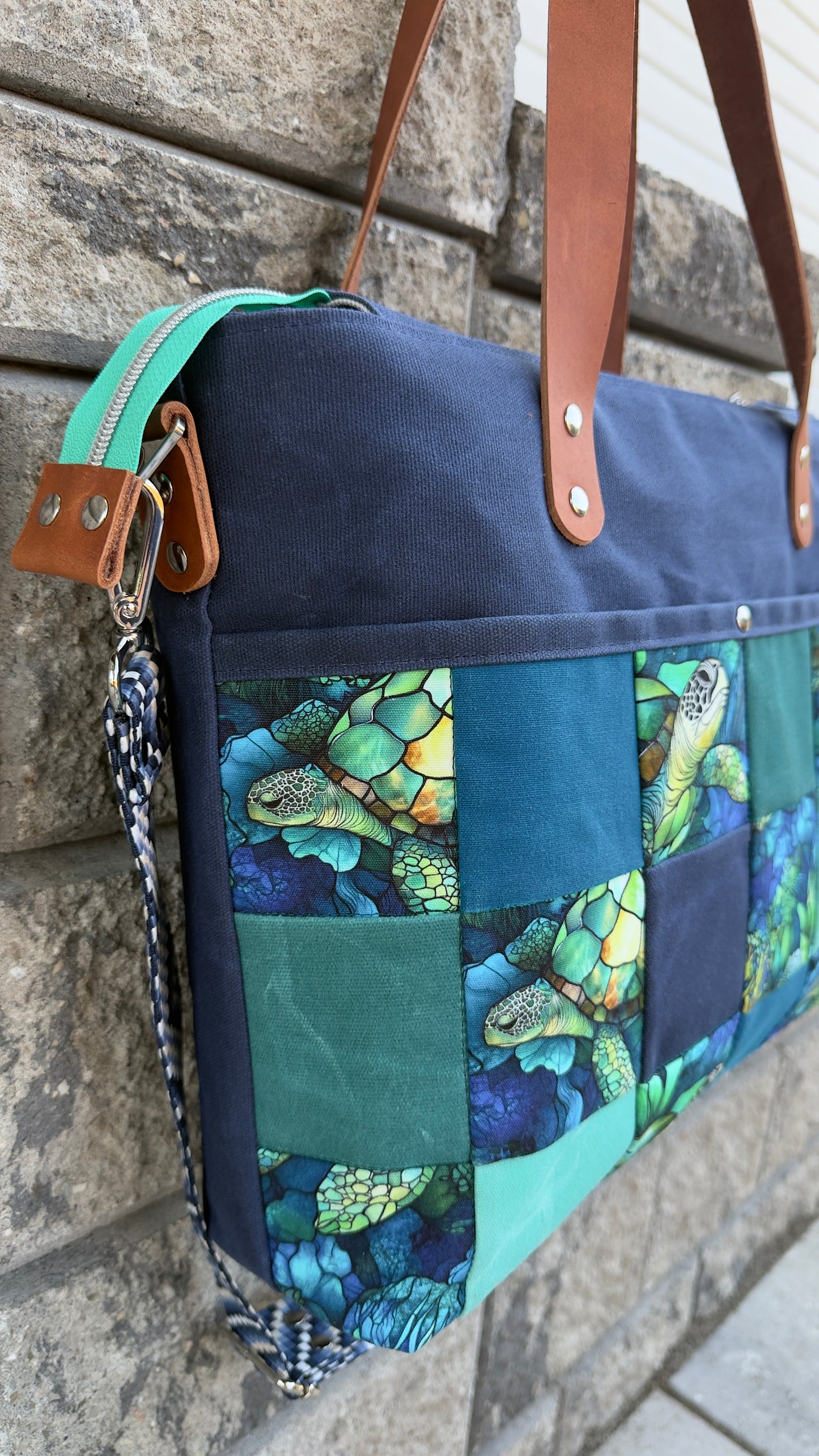 Tote - Turtles in the Sea