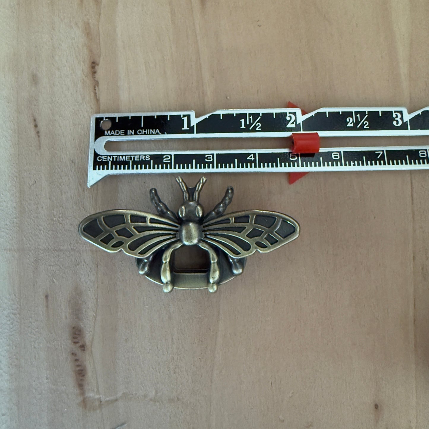 Bee Flip Lock