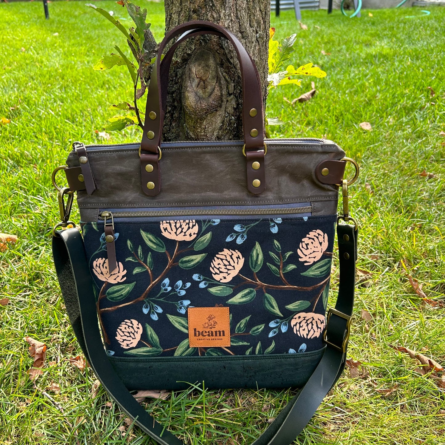 Aberdeen Tote - Navy Floral