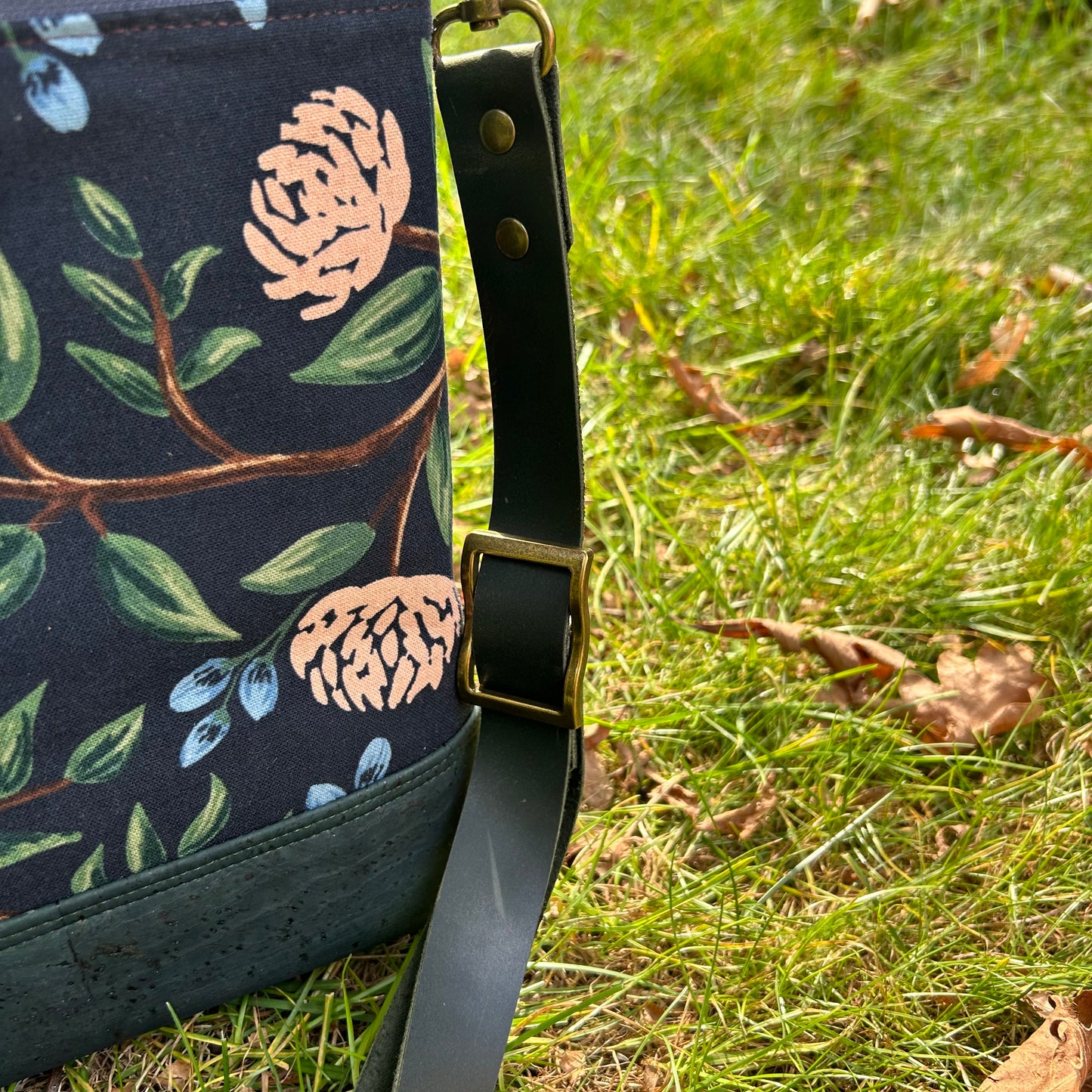 Aberdeen Tote - Navy Floral