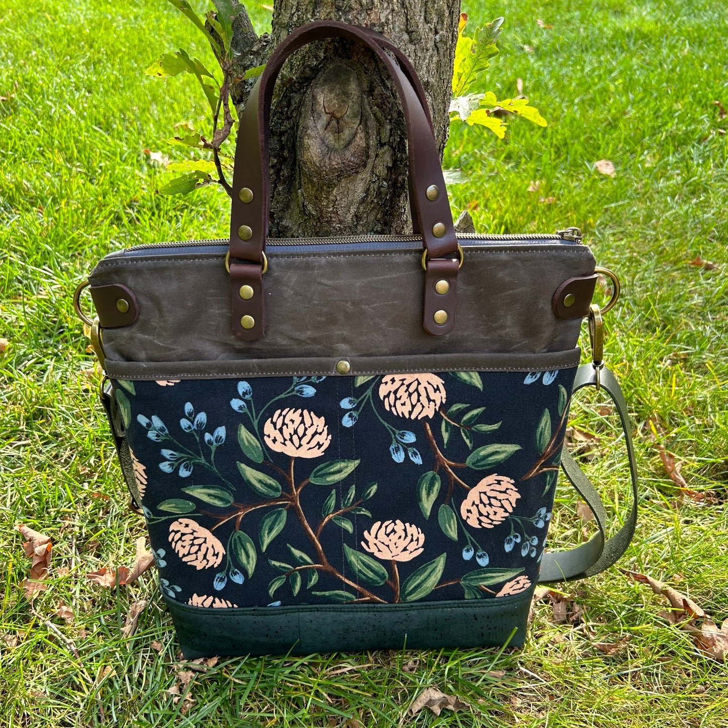 Aberdeen Tote - Navy Floral