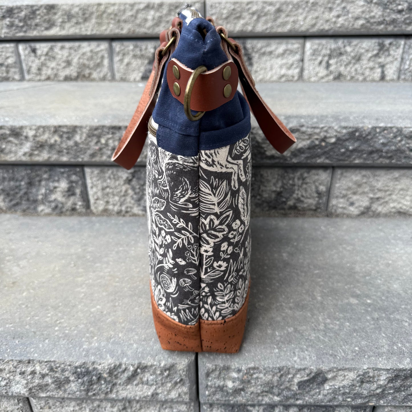 Aberdeen Tote - Rabbit in the Garden